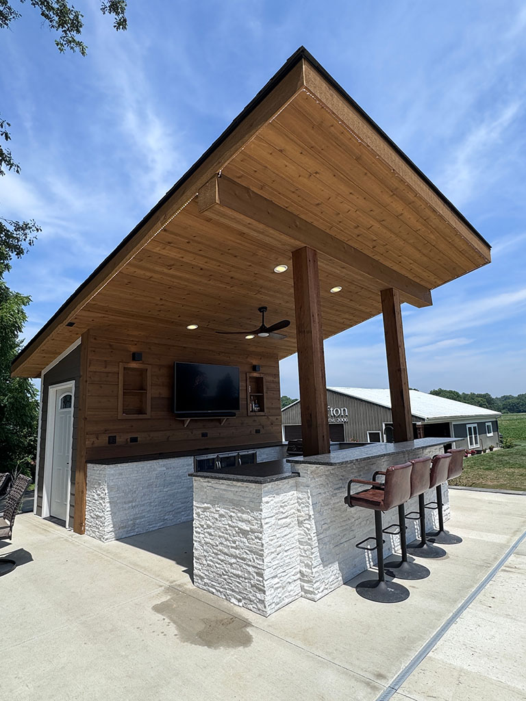 Outdoor Kitchen (Featured Image) | Property Pros Muncie